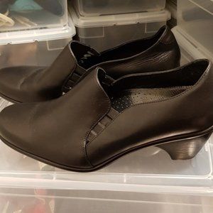 Dansko Black Leather Shoes 10M/EU41
